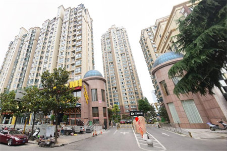 清河上城一楼带院3室2厅1卫67万105m2出售